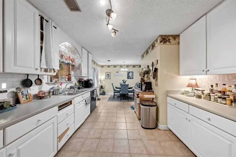 226 Wesleyan Circle Macon, GA 31210