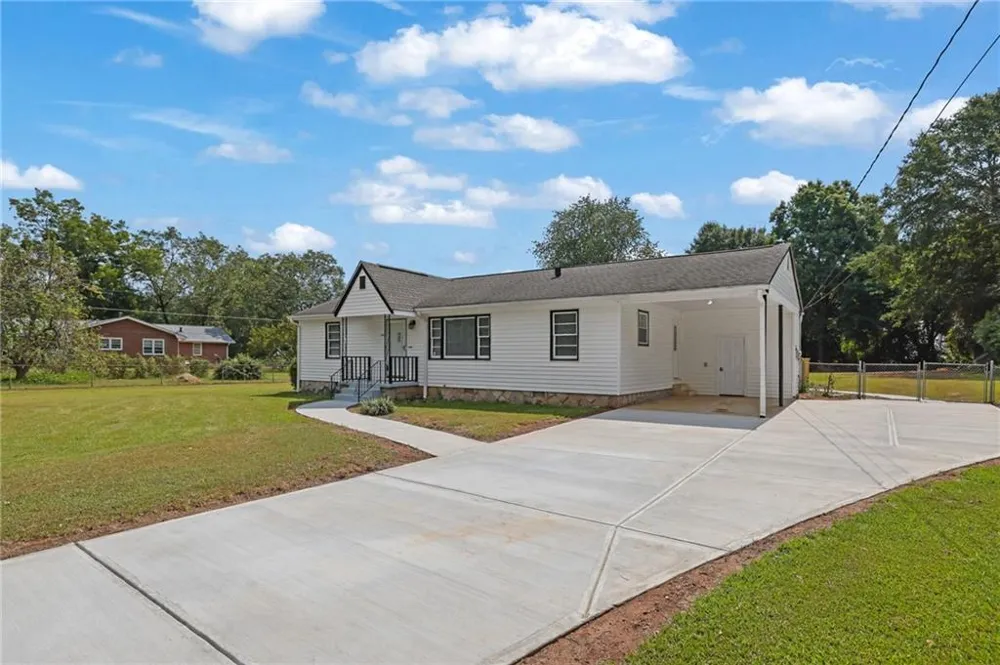 1655 Lucelle Avenue Stone Mountain, GA 30087