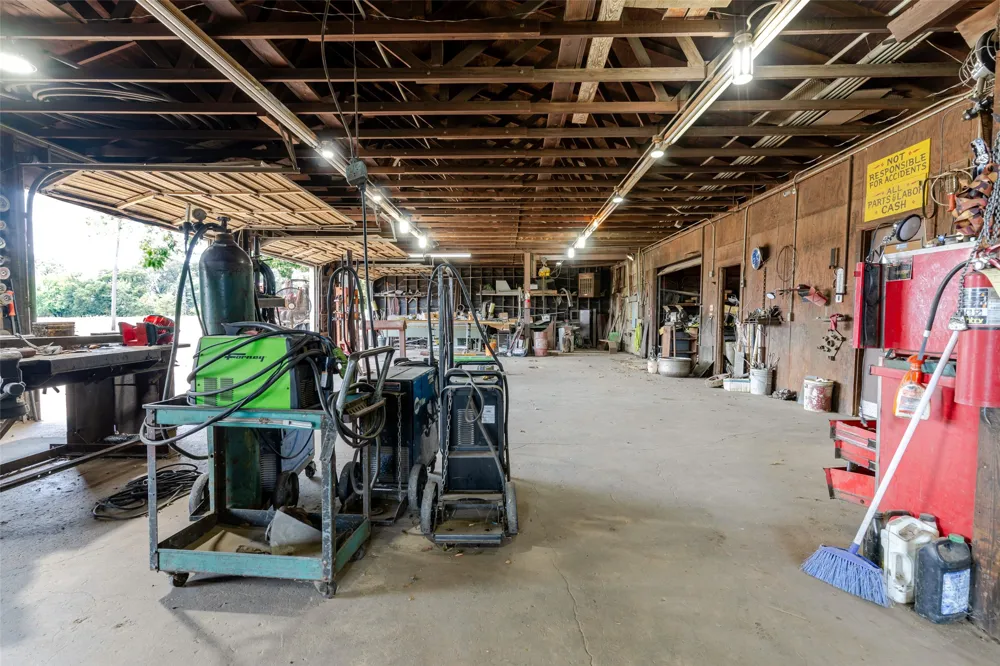 4687 E Highway 82 Paris, TX 75462