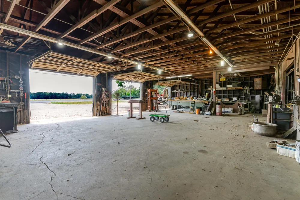 4687 E Highway 82 Paris, TX 75462
