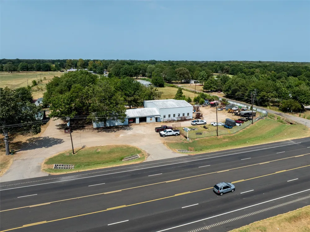 4687 E Highway 82 Paris, TX 75462