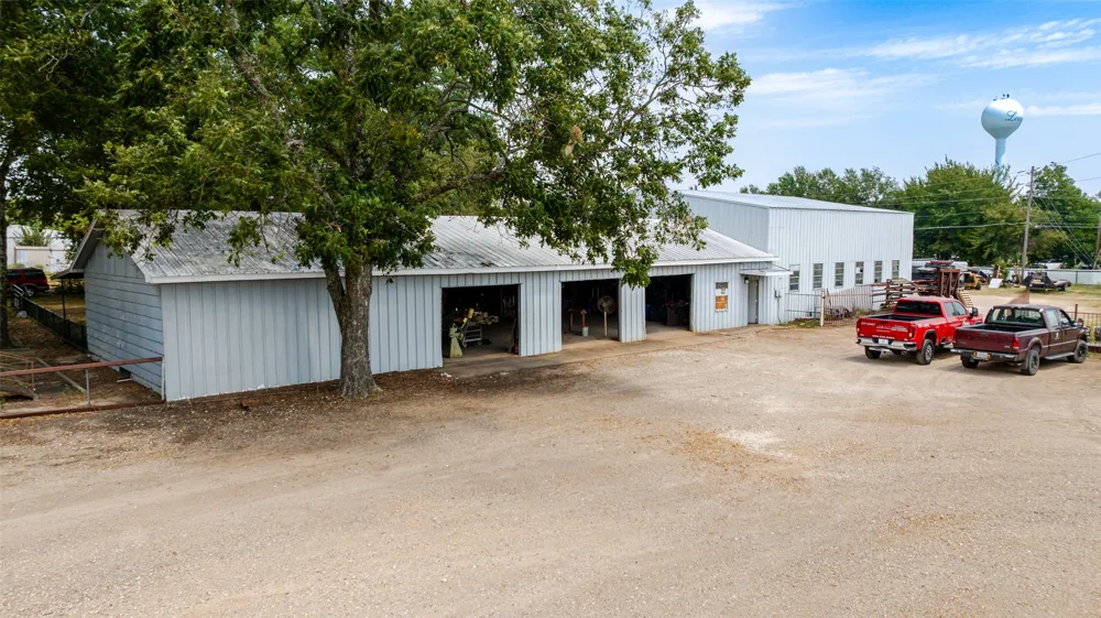 4687 E Highway 82 Paris, TX 75462