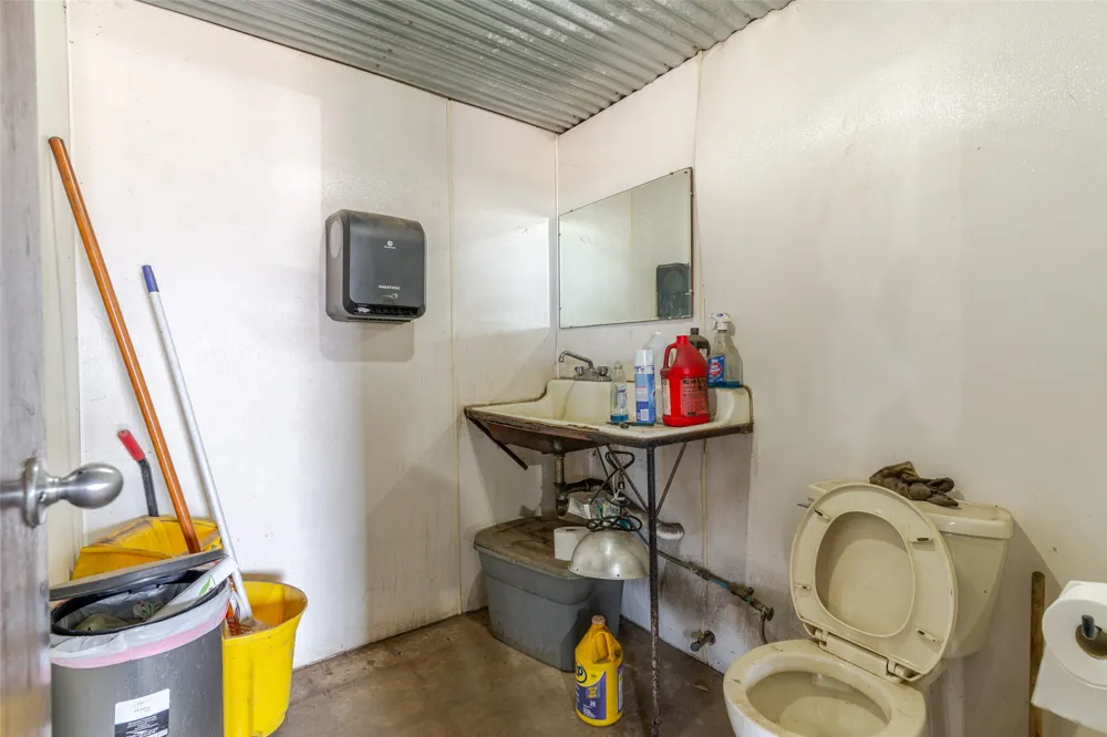 4687 E Highway 82 Paris, TX 75462