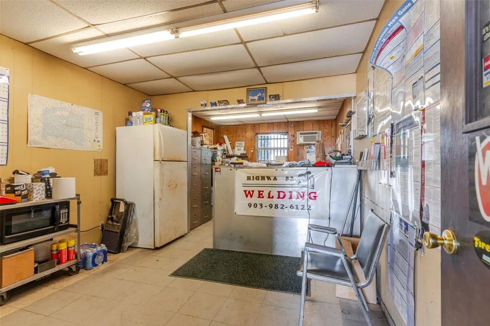 4687 E Highway 82 Paris, TX 75462