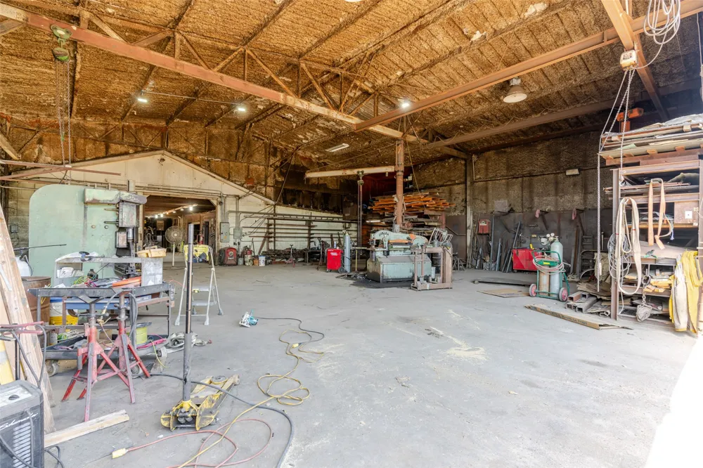 4687 E Highway 82 Paris, TX 75462