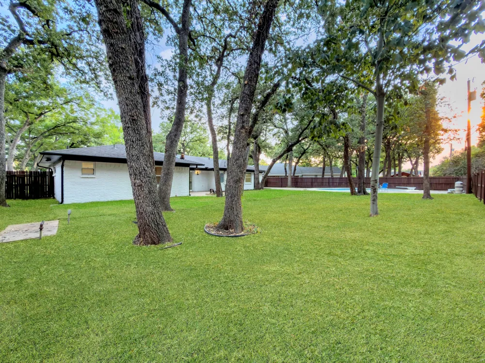 2633 Locksley Irving, TX 75061