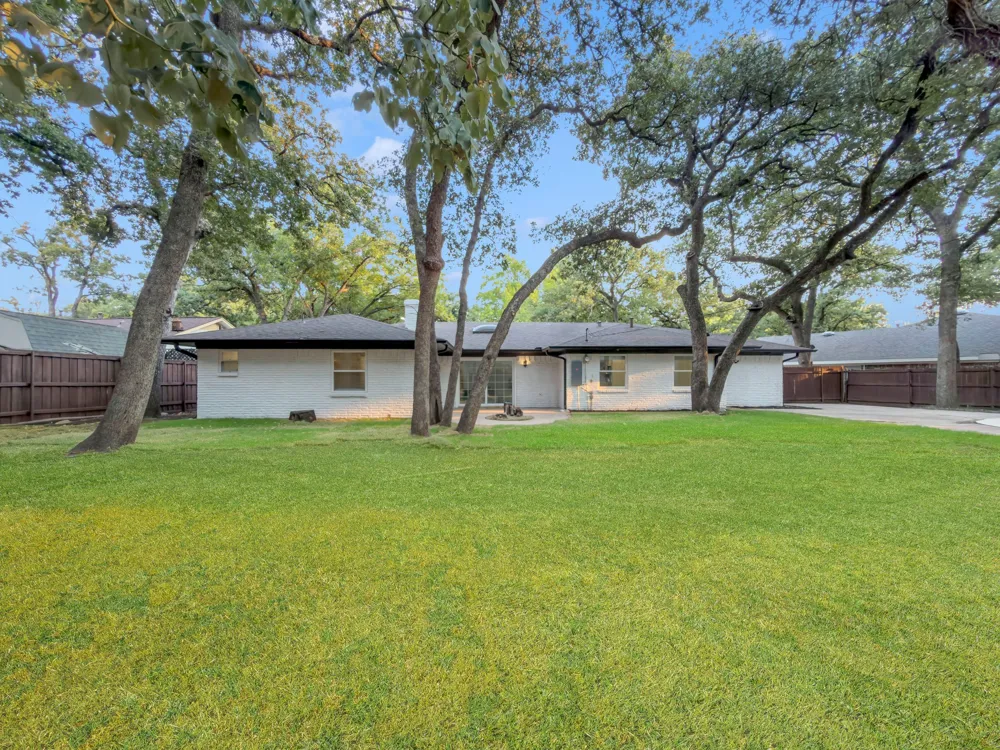 2633 Locksley Irving, TX 75061