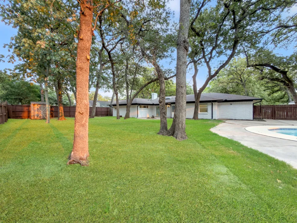2633 Locksley Irving, TX 75061
