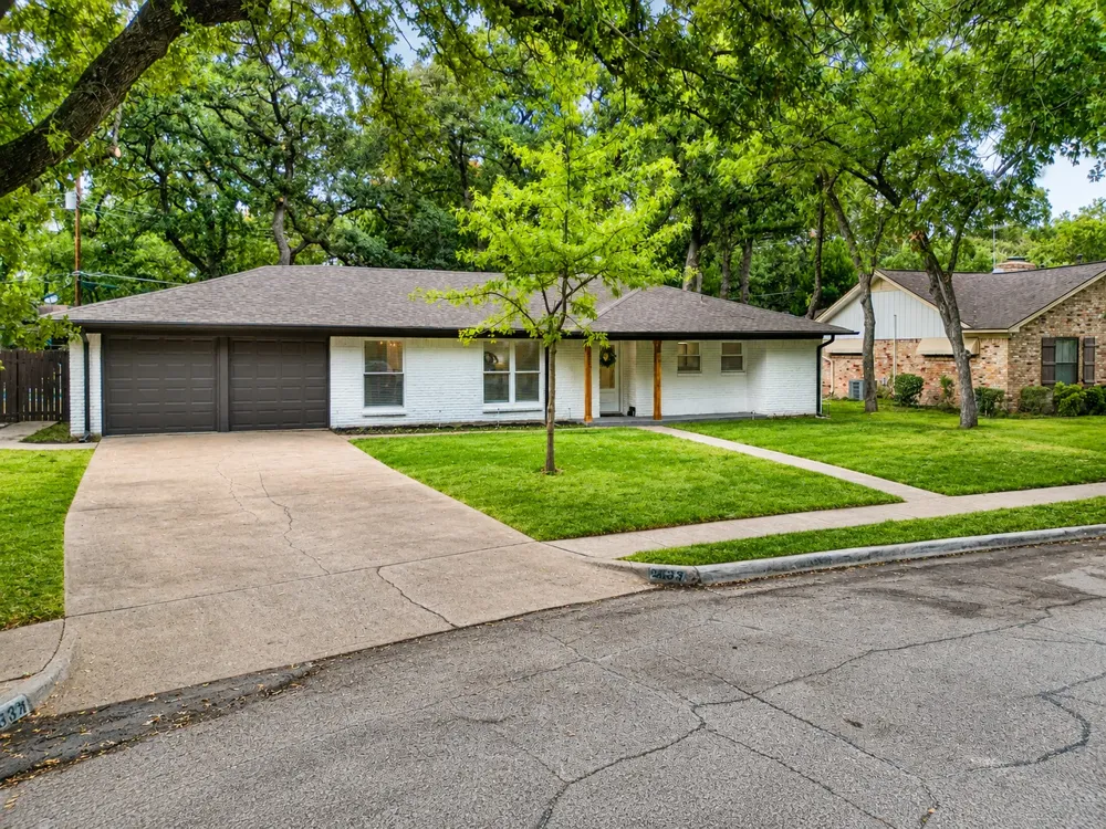 2633 Locksley Irving, TX 75061