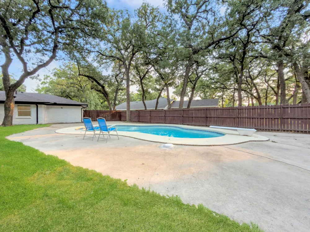 2633 Locksley Irving, TX 75061