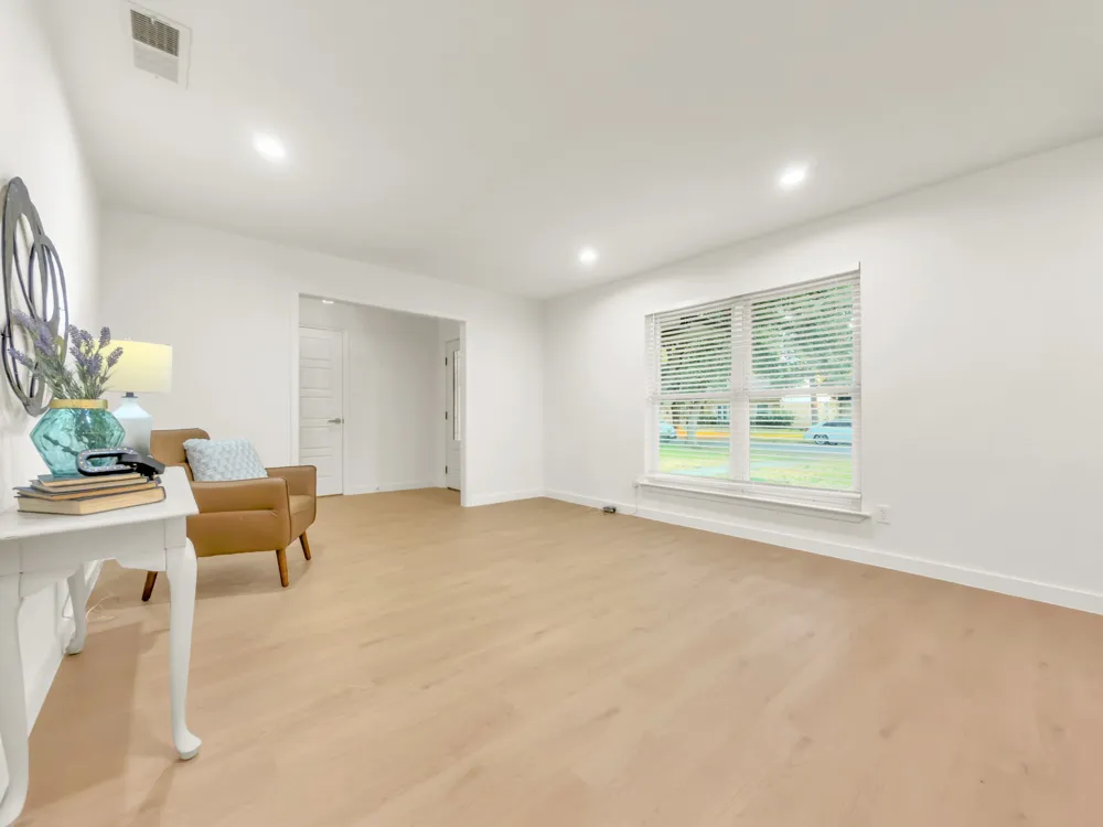 2633 Locksley Irving, TX 75061