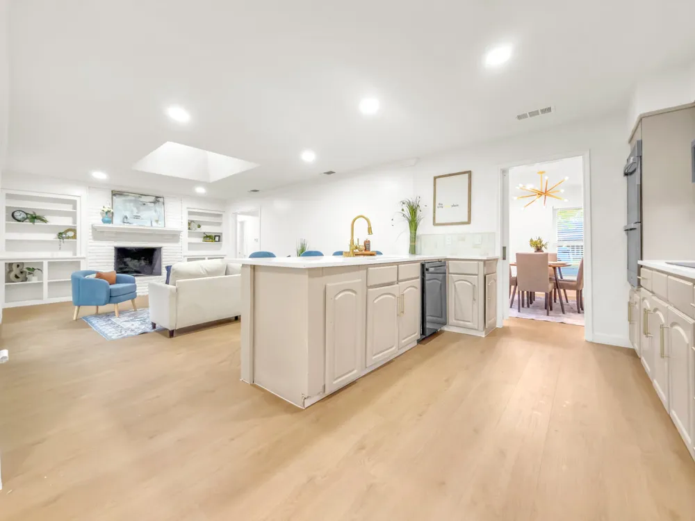 2633 Locksley Irving, TX 75061