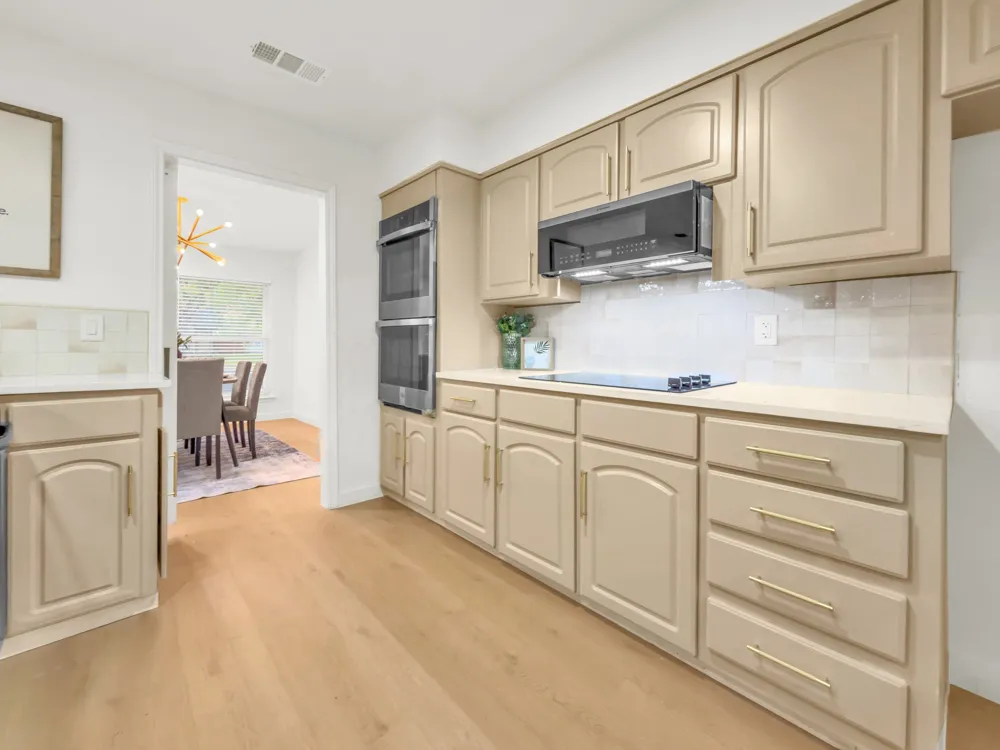 2633 Locksley Irving, TX 75061