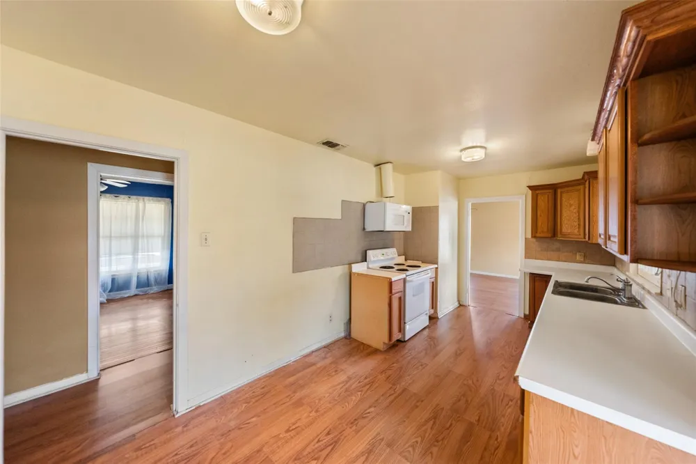 810 Main Street Hempstead, TX 77445