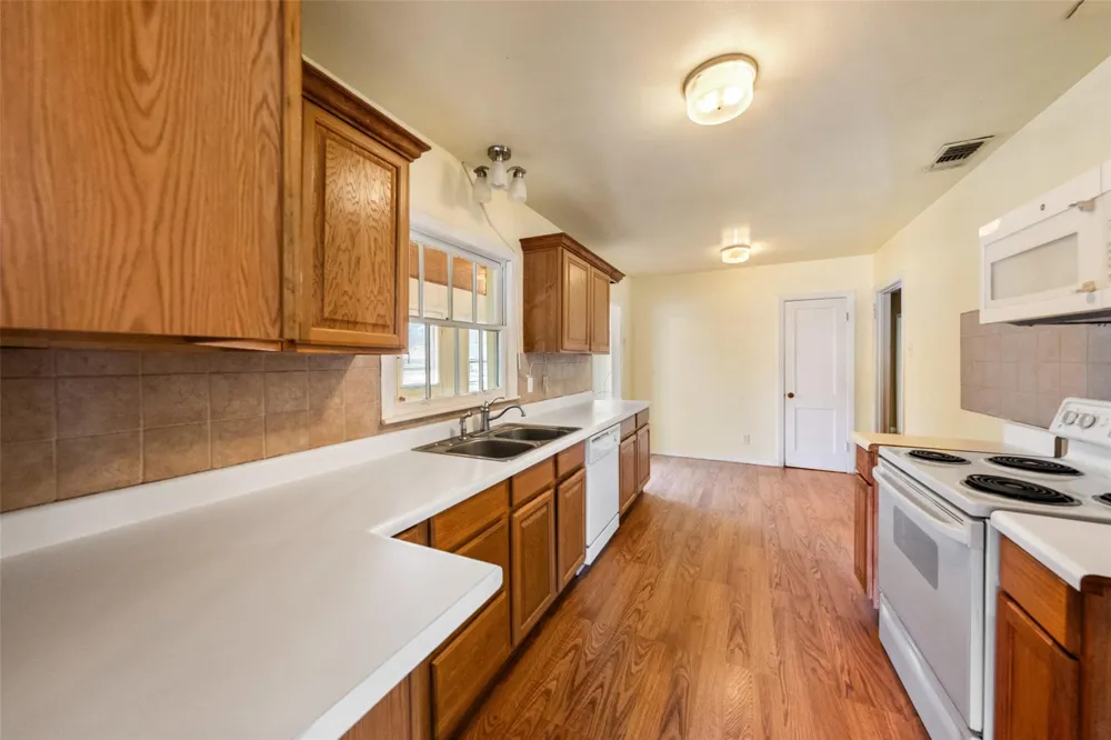 810 Main Street Hempstead, TX 77445