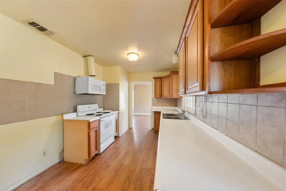 810 Main Street Hempstead, TX 77445