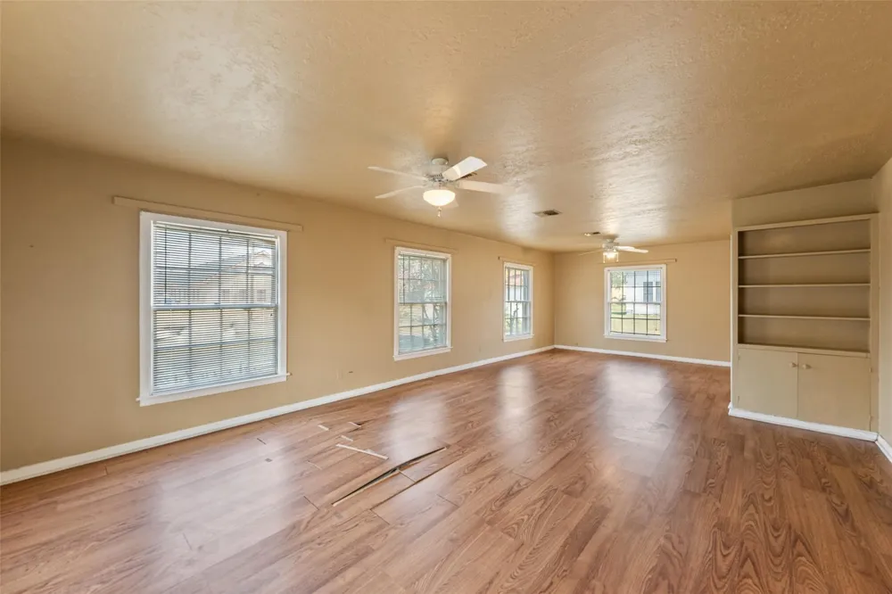 810 Main Street Hempstead, TX 77445