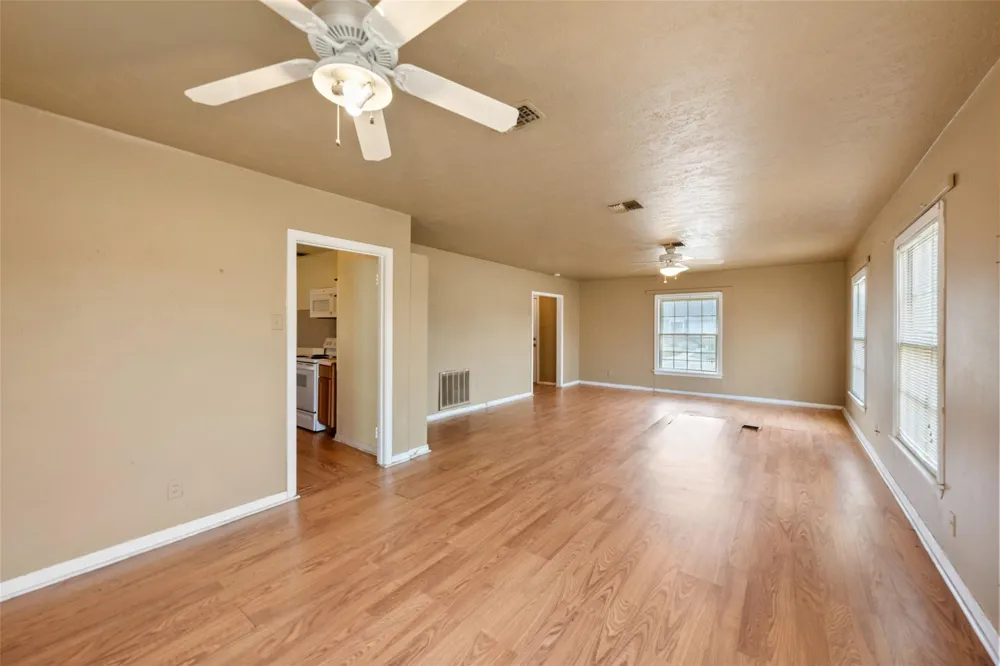 810 Main Street Hempstead, TX 77445