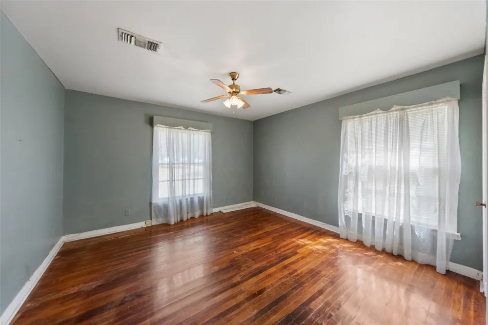 810 Main Street Hempstead, TX 77445
