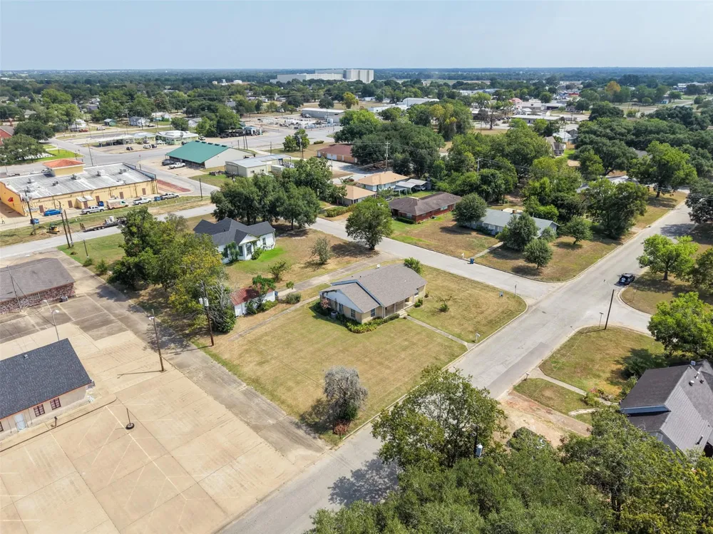 810 Main Street Hempstead, TX 77445
