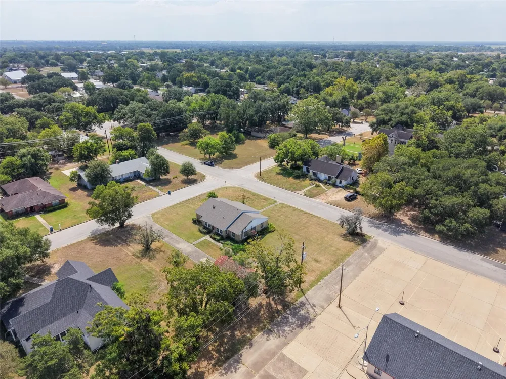 810 Main Street Hempstead, TX 77445