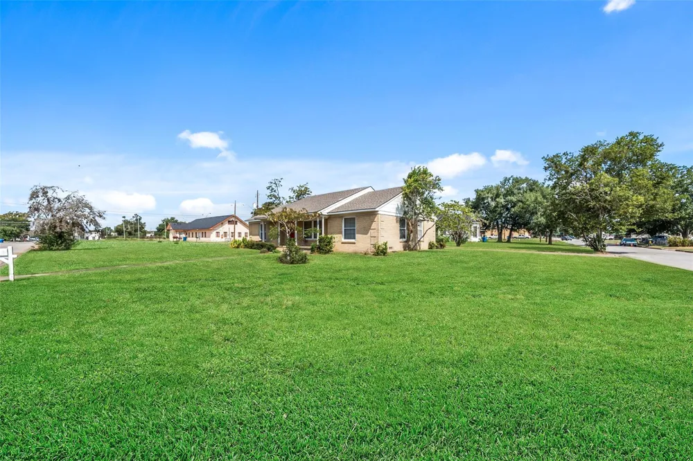 810 Main Street Hempstead, TX 77445