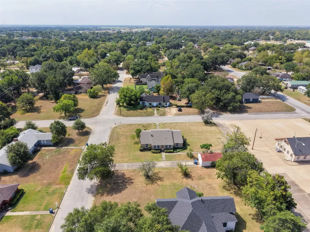 810 Main Street Hempstead, TX 77445