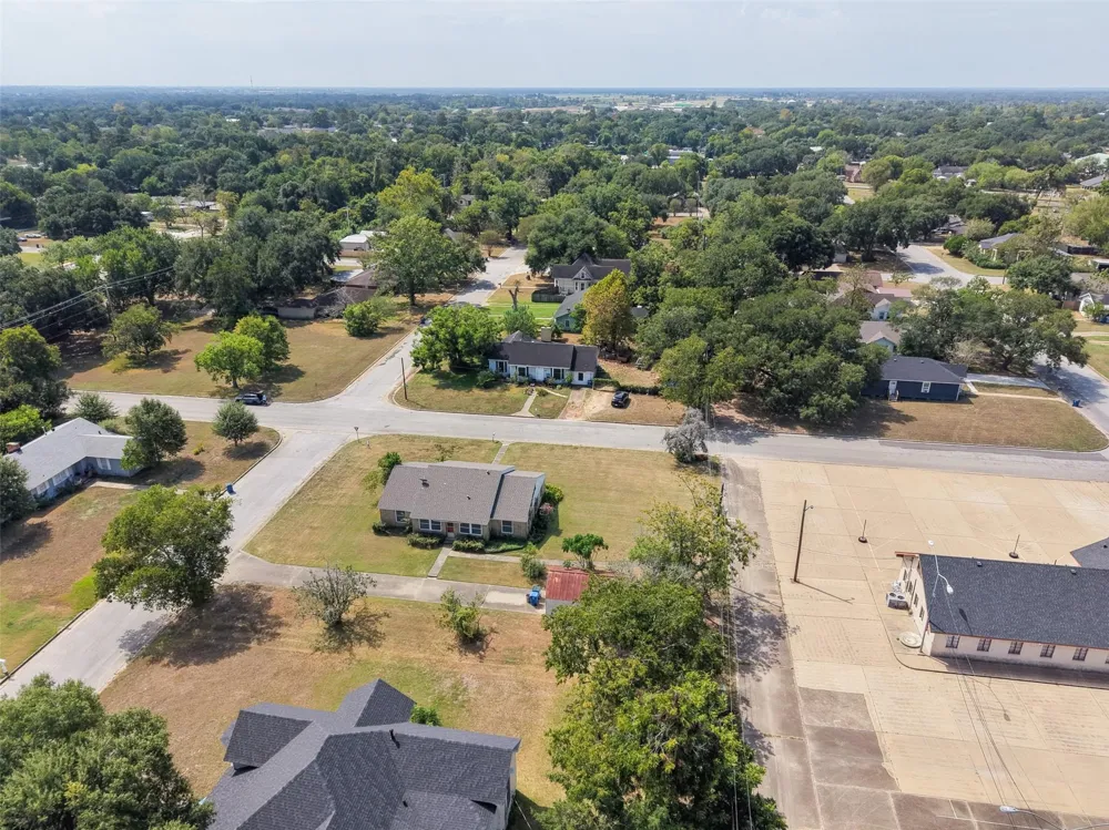 810 Main Street Hempstead, TX 77445