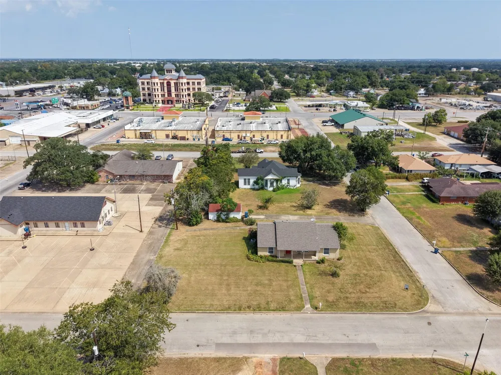 810 Main Street Hempstead, TX 77445