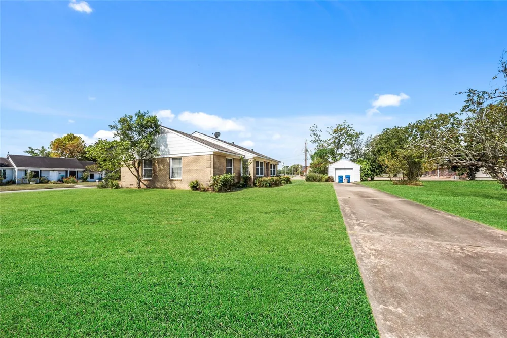 810 Main Street Hempstead, TX 77445