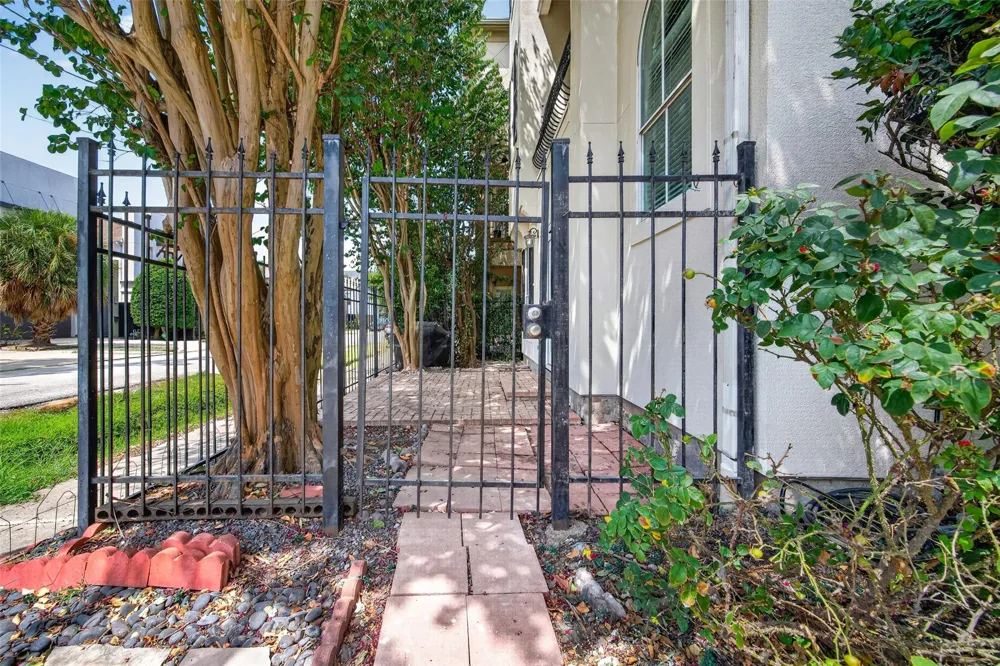 4502 Rose Street Houston, TX 77007