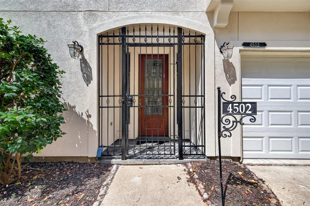 4502 Rose Street Houston, TX 77007