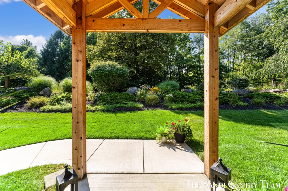 8567 Chuckanut Drive Montague, MI 49437