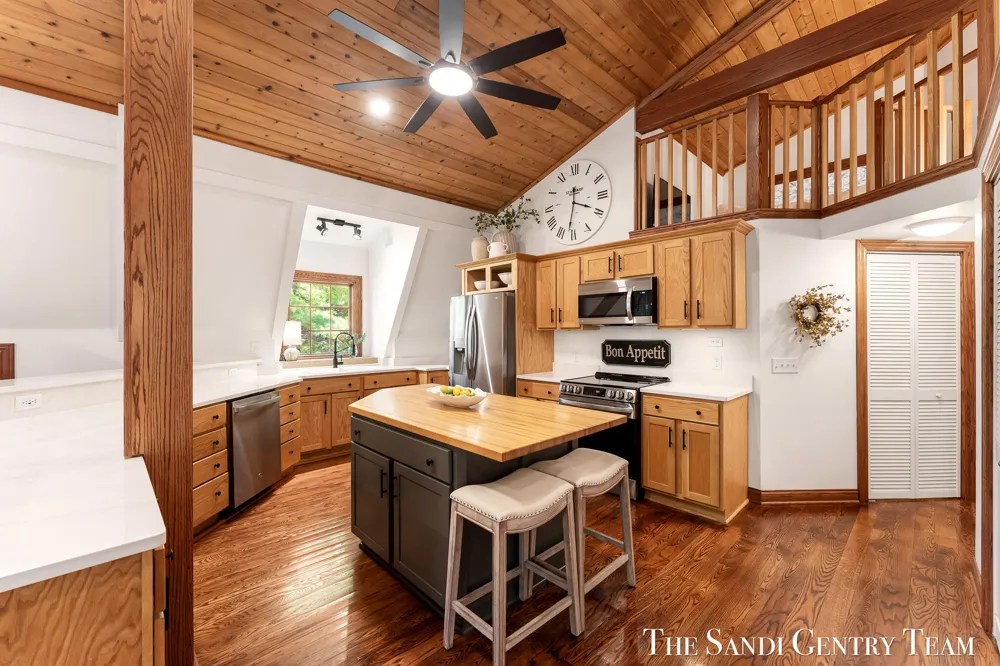 8567 Chuckanut Drive Montague, MI 49437