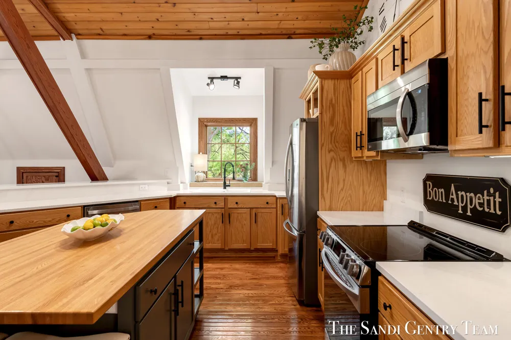 8567 Chuckanut Drive Montague, MI 49437