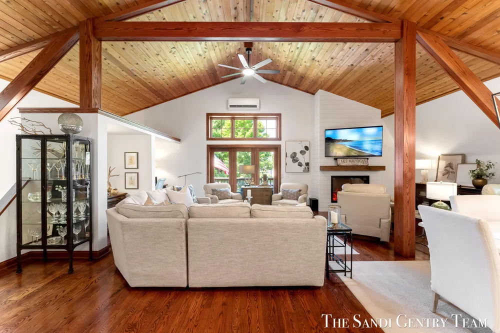 8567 Chuckanut Drive Montague, MI 49437