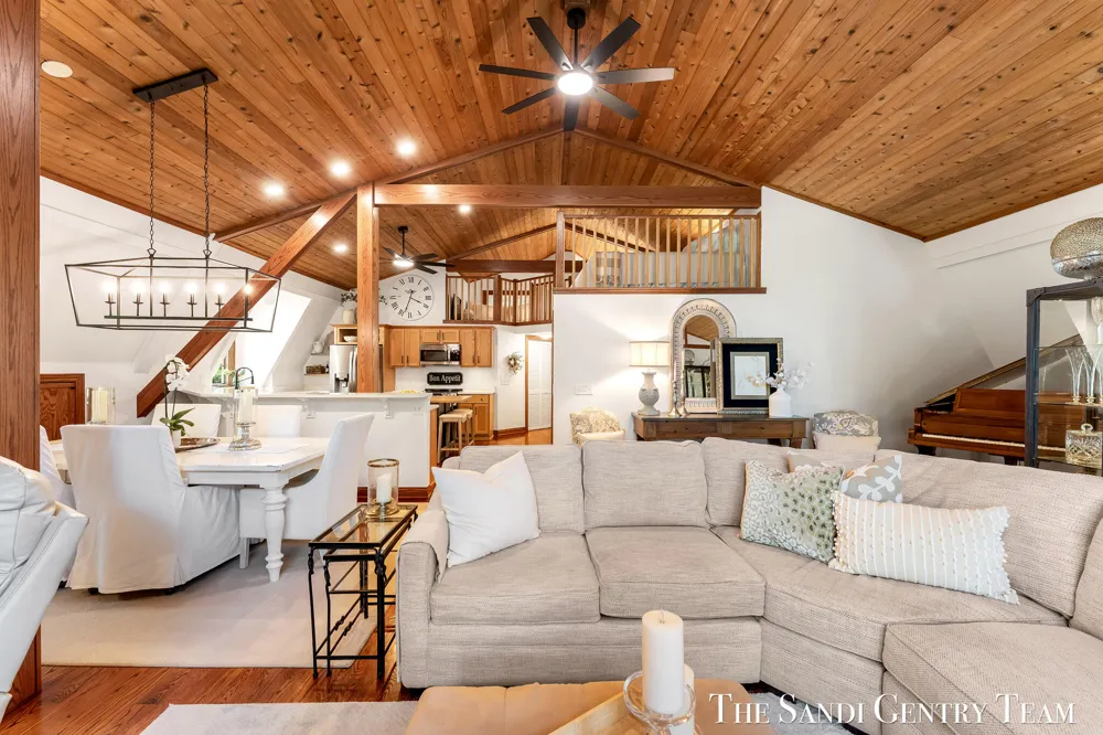 8567 Chuckanut Drive Montague, MI 49437