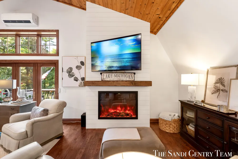 8567 Chuckanut Drive Montague, MI 49437