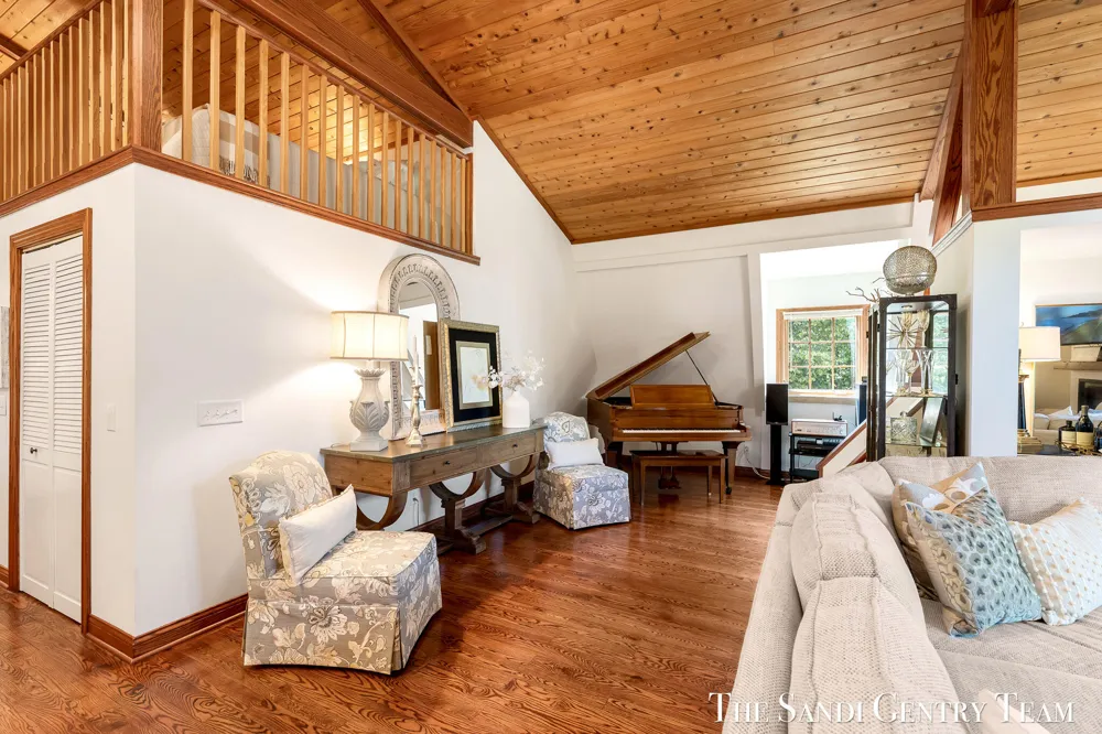 8567 Chuckanut Drive Montague, MI 49437