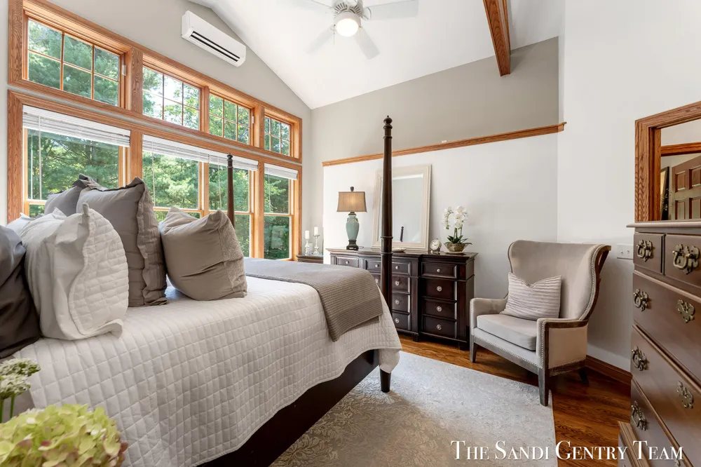 8567 Chuckanut Drive Montague, MI 49437