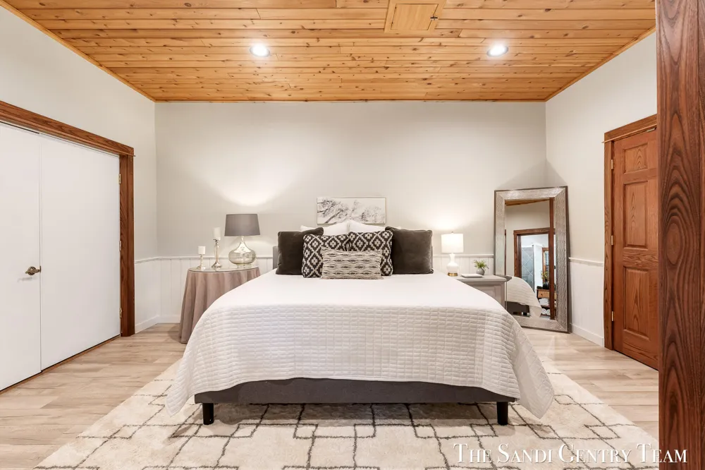 8567 Chuckanut Drive Montague, MI 49437