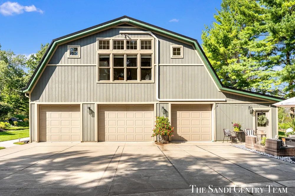 8567 Chuckanut Drive Montague, MI 49437