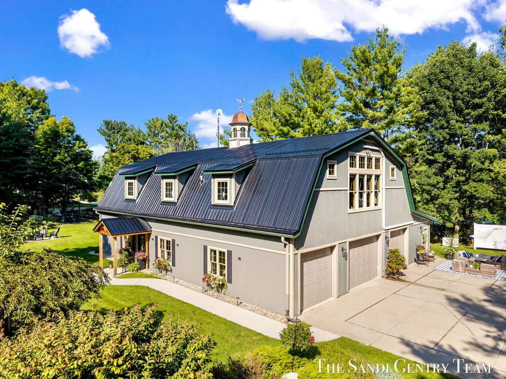 8567 Chuckanut Drive Montague, MI 49437