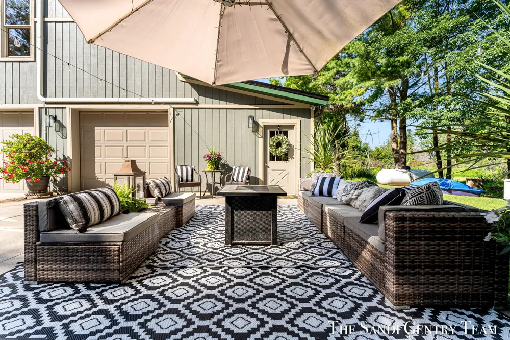 8567 Chuckanut Drive Montague, MI 49437