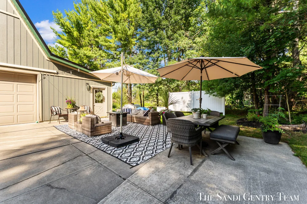 8567 Chuckanut Drive Montague, MI 49437
