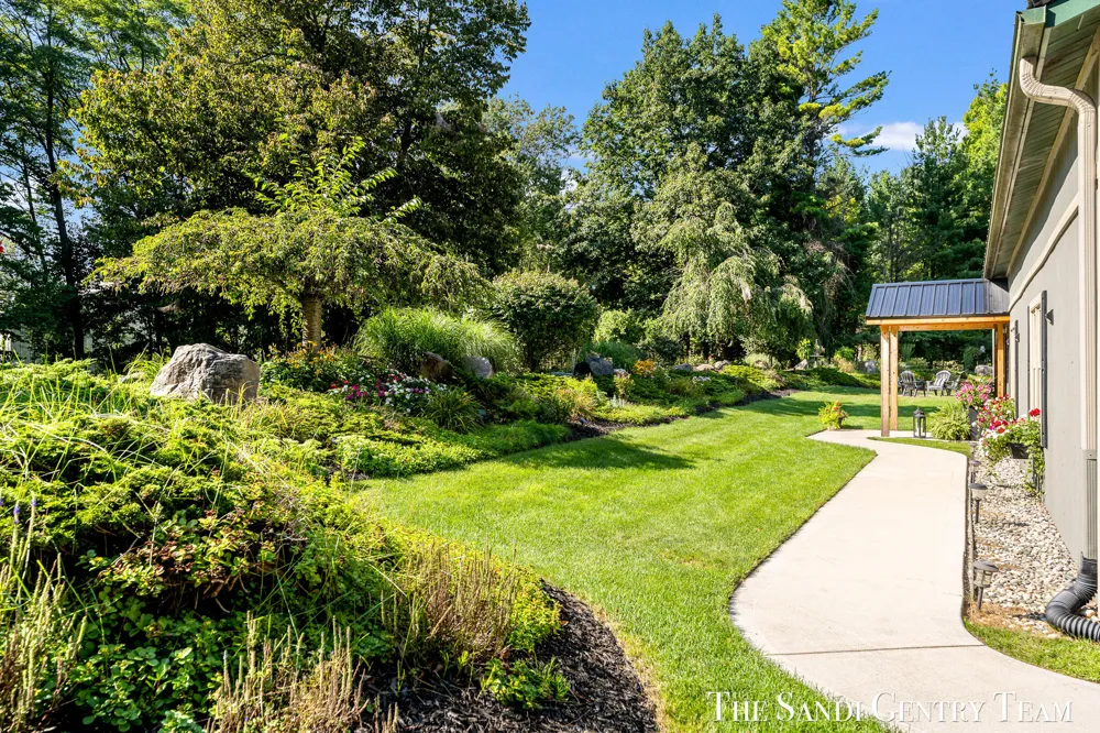 8567 Chuckanut Drive Montague, MI 49437