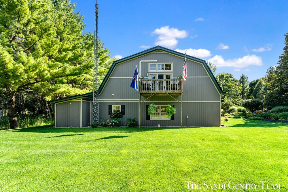 8567 Chuckanut Drive Montague, MI 49437