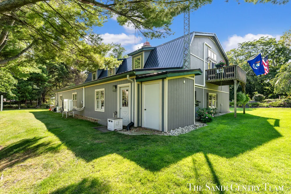 8567 Chuckanut Drive Montague, MI 49437