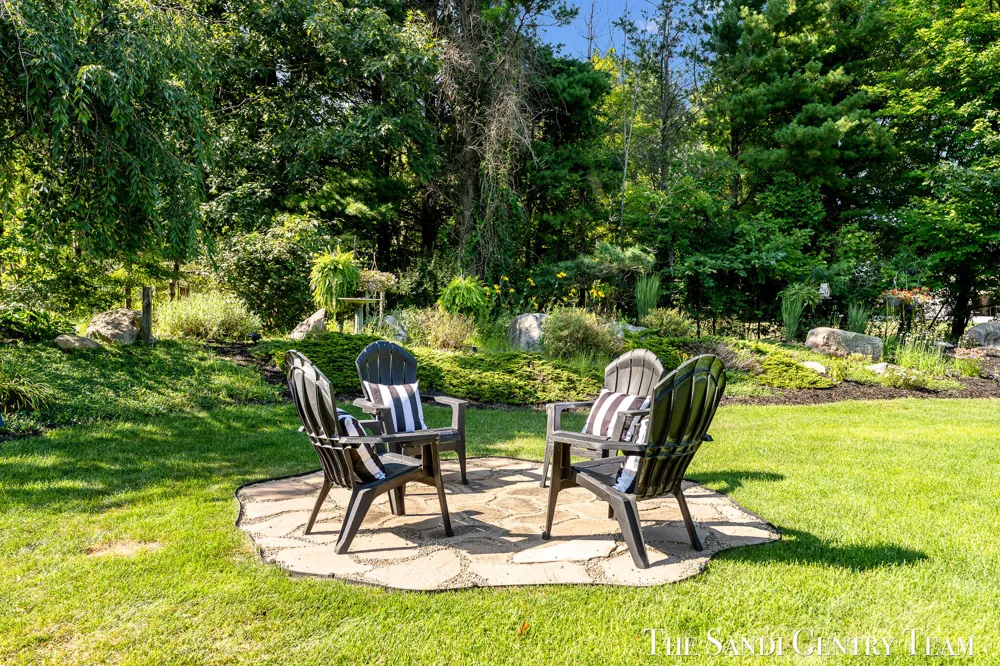 8567 Chuckanut Drive Montague, MI 49437