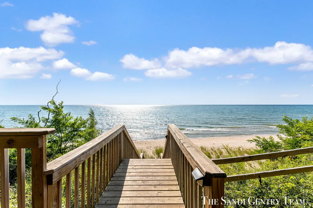 8567 Chuckanut Drive Montague, MI 49437